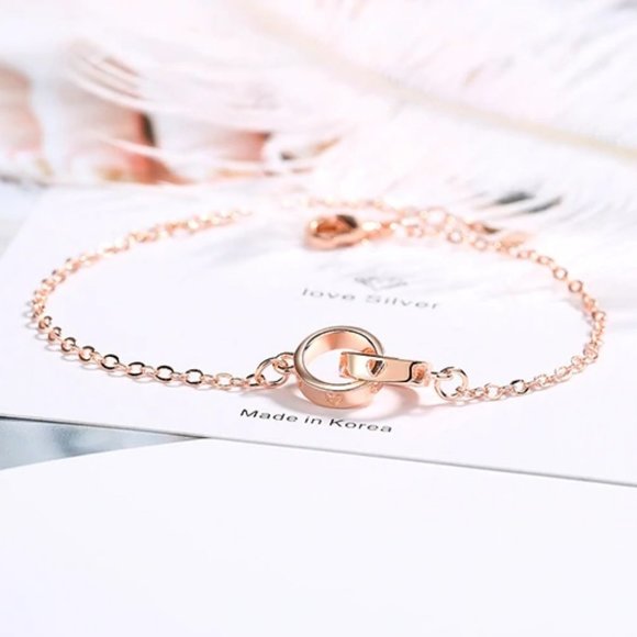 NEW Rose Gold Interlocking Circle Bracelet - Picture 5 of 8